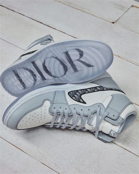 colaboracion dior y nike|jordan Dior suits.